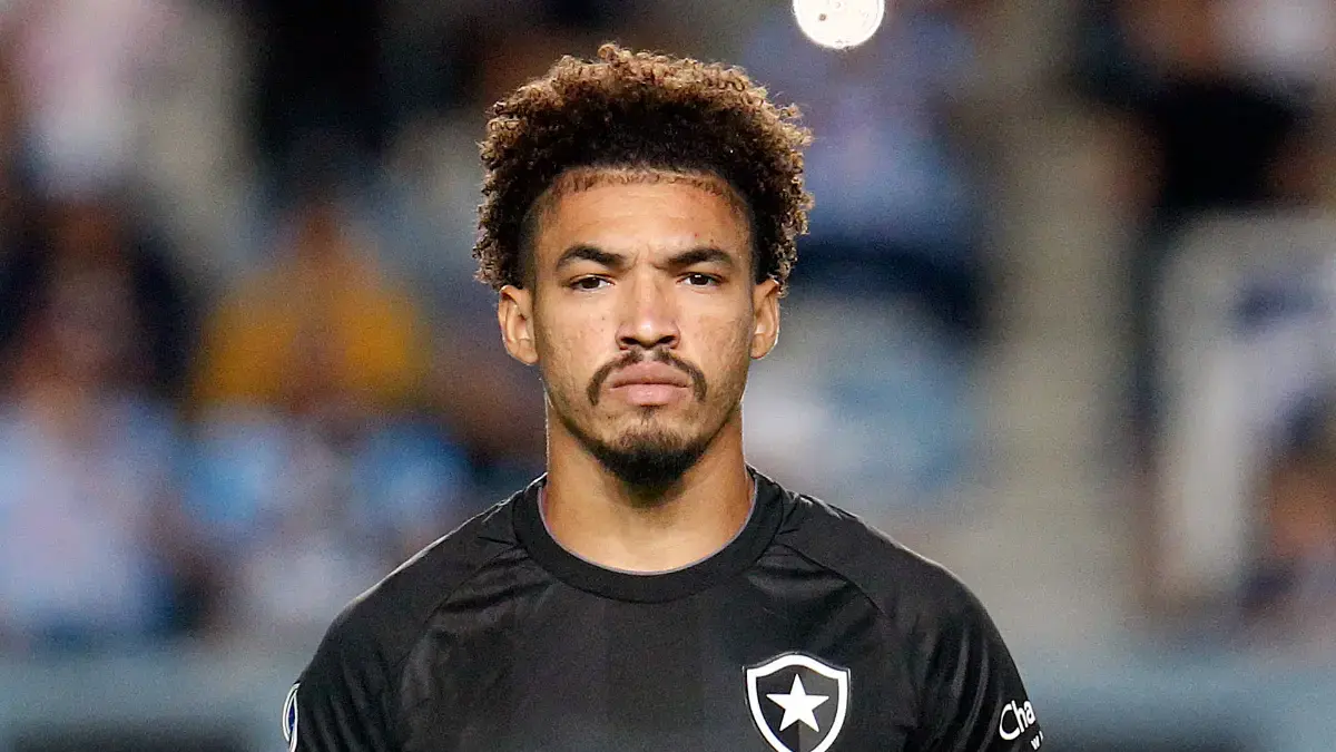 Zagueiro Adryelson, que interessa ao Grêmio, pelo Botafogo