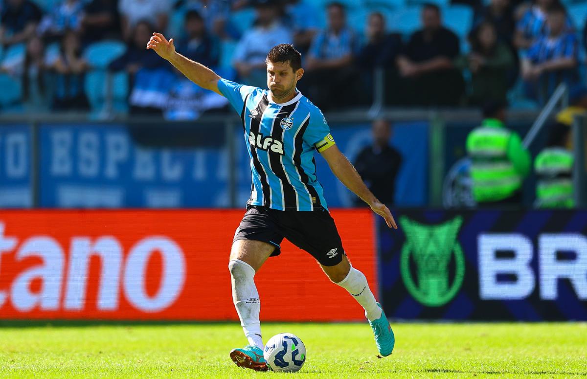 Zagueiro Kannemann em jogo do Grêmio contra o Bahia, na Arena, pelo Brasileirão 2025